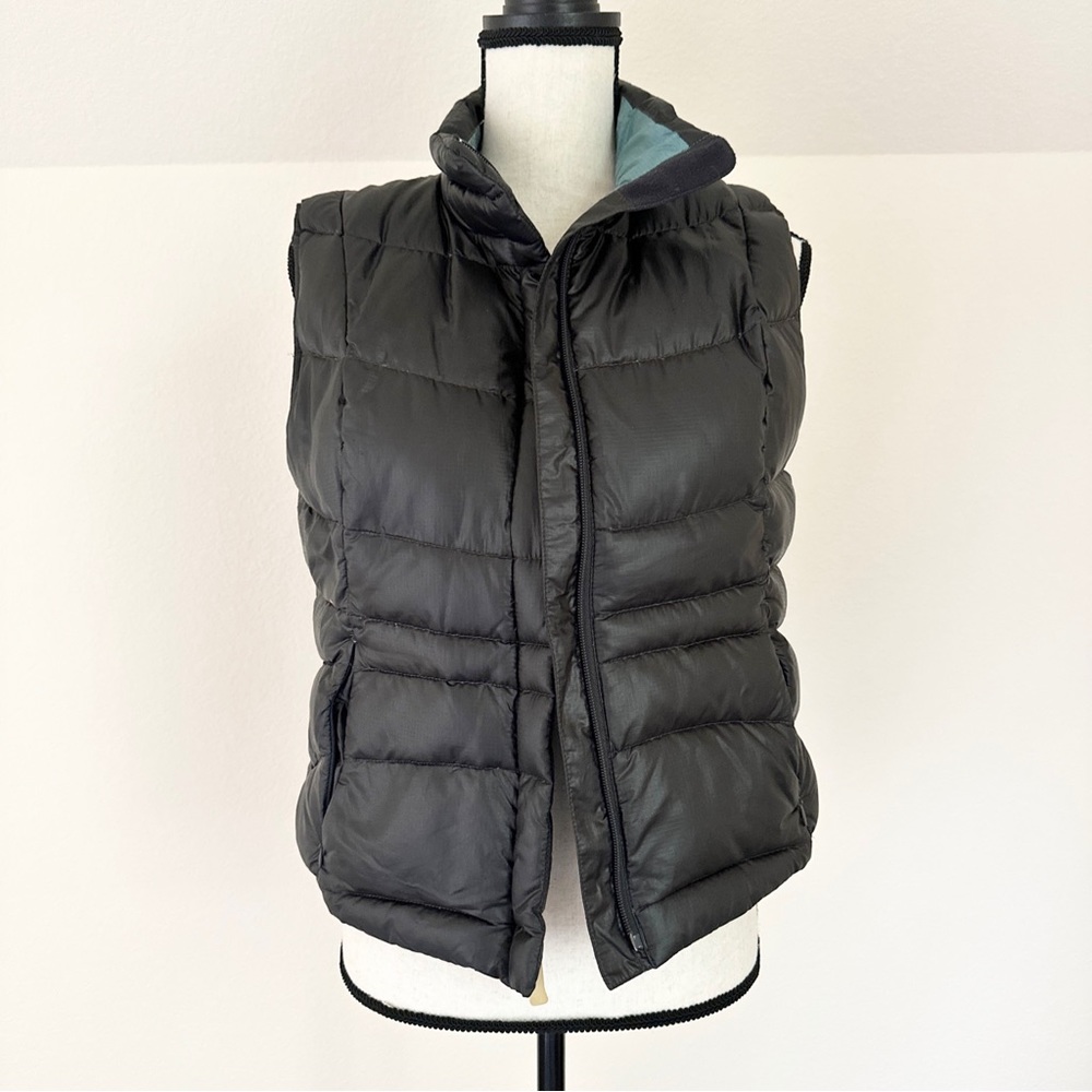 Eddie Bower Womens Goose Down Puffy Vest. Pockets And Zip Closure. Black/Teal